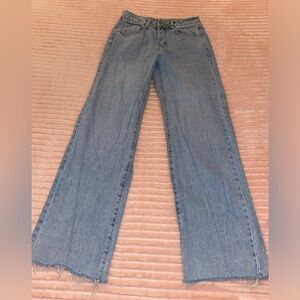 Shein High-Waisted Light Wash Frayed Hem Mom Jeans (Size W27 L32)